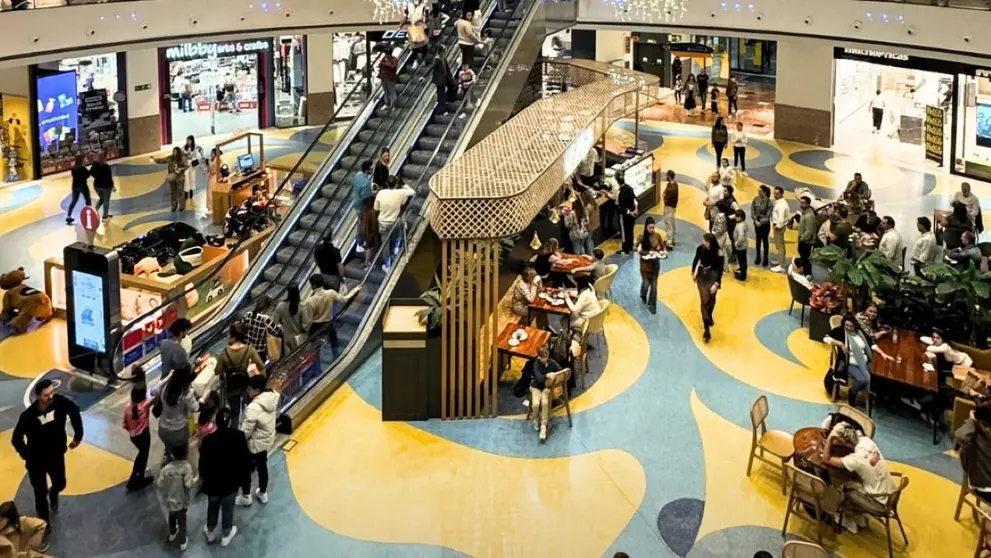 Centro comercial &Aacute;rea Sur