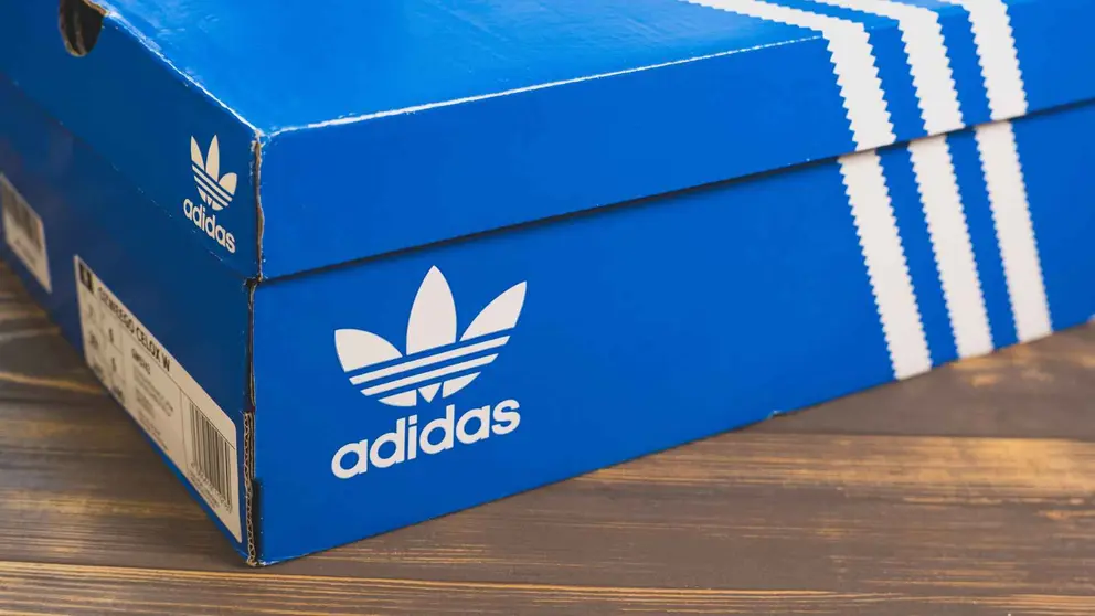 Caja de zapatillas de Adidas