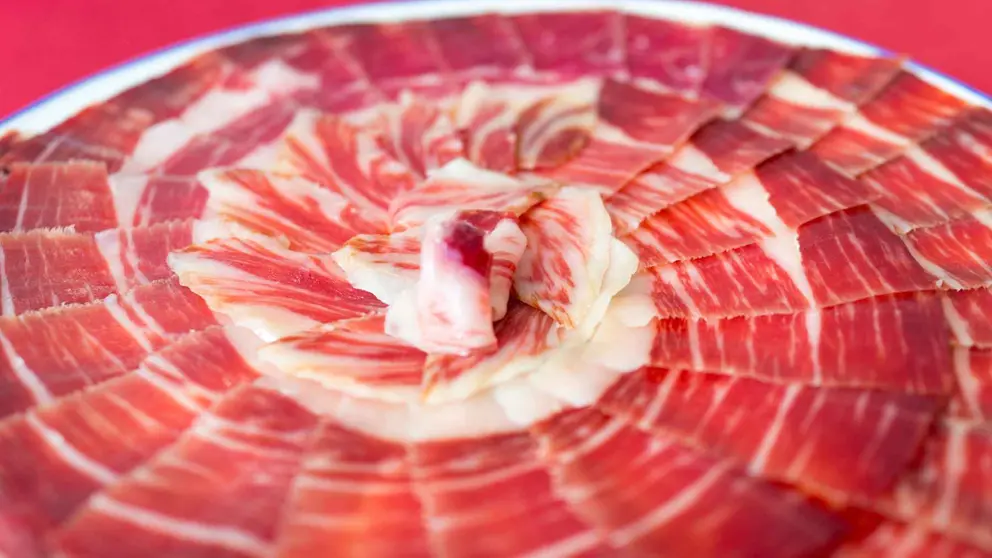 Jam&oacute;n ib&eacute;rico reci&eacute;n cortado