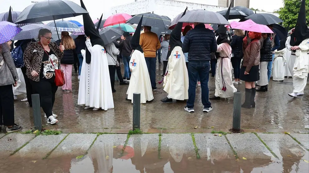 La lluvia est&aacute; desluciendo los desfiles procesionales