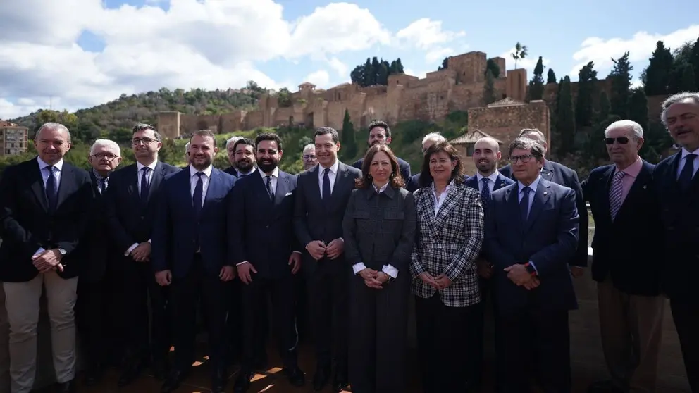 Juanma Moreno visita la Semana Santa de M&aacute;laga