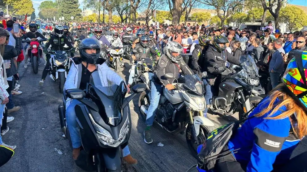 Moteros en la Avenida de Europa