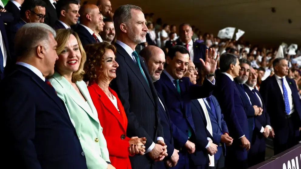 Juanma Moreno, en el palco de autoridades de La C artuja