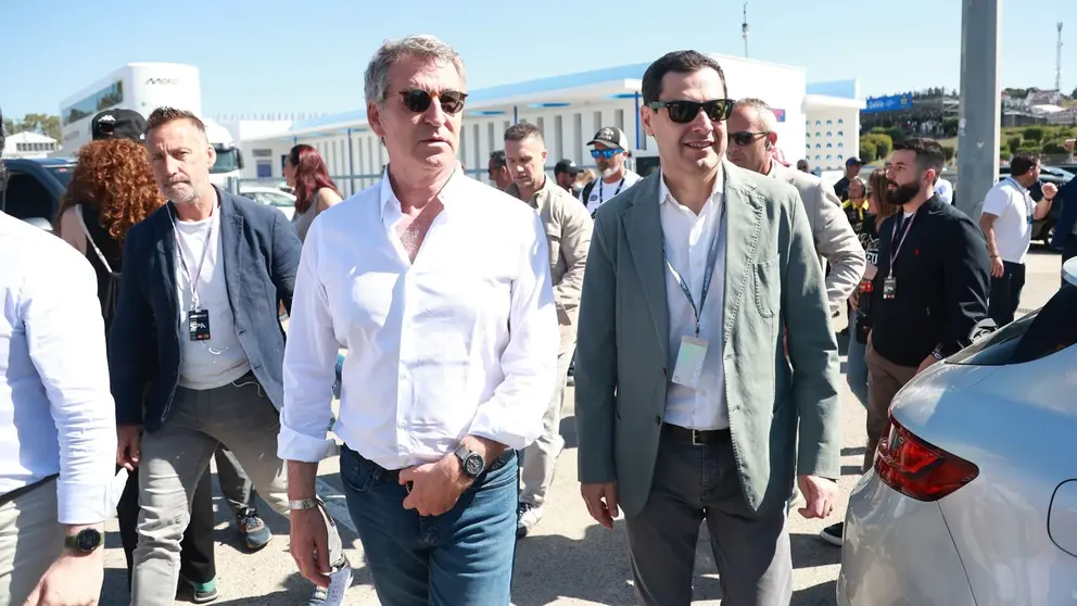 Juanma Moreno y Alberto N&uacute;&ntilde;ez Feij&oacute;o, en una imagen reciente en el circuito de Jerez | Cristo Garc&iacute;a