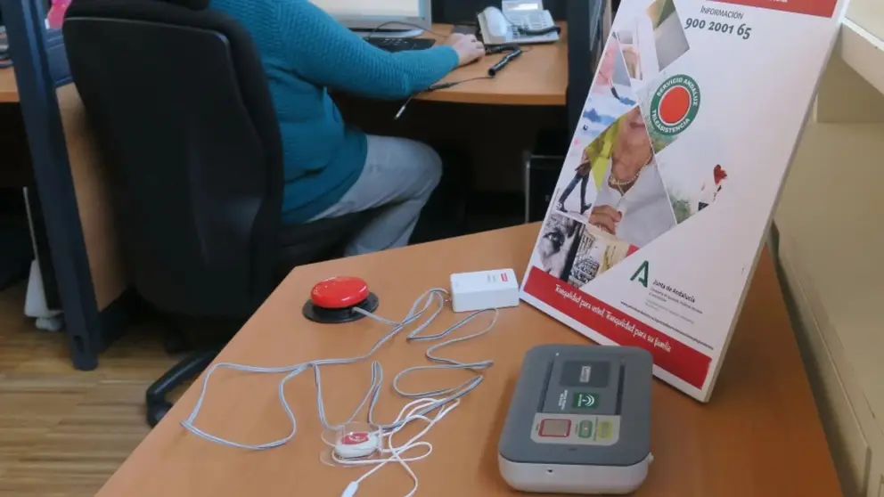 Dispositivos de un equipo de teleasistencia de la Junta de Andaluc&iacute;a