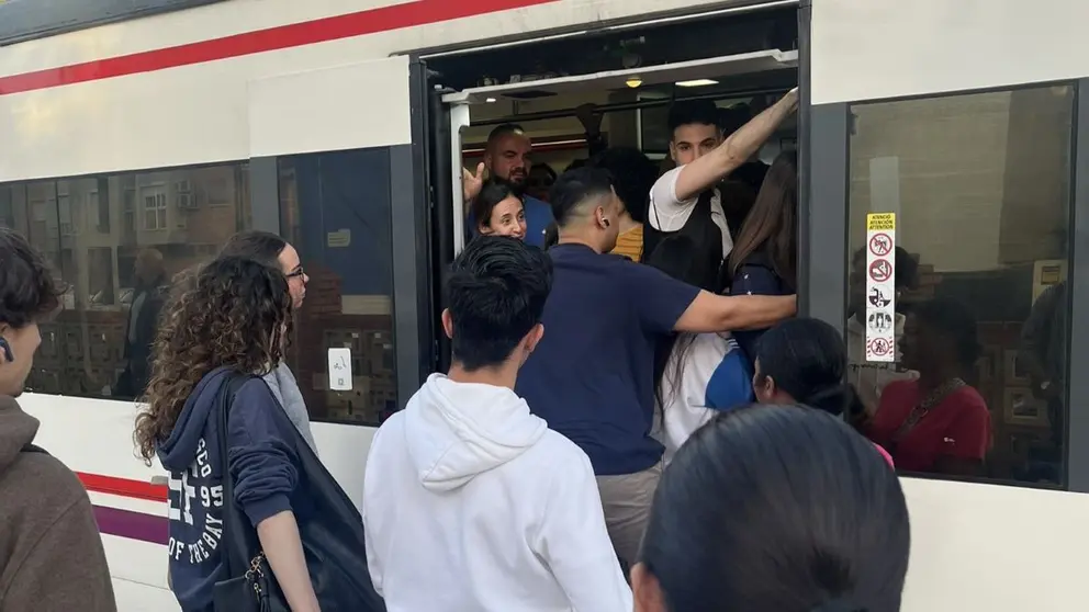 Pasajeros subiendo a un tren