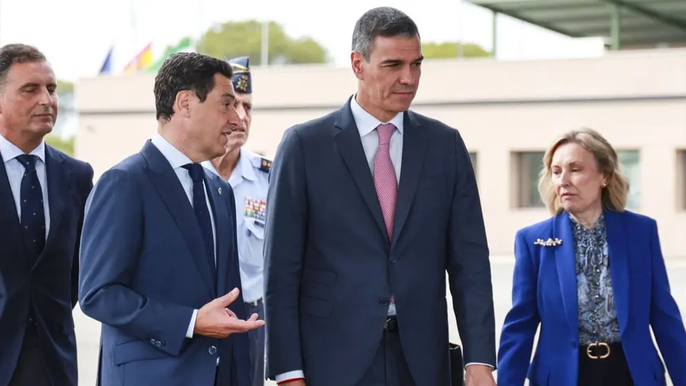 Juanma Moreno, junto a Pedro S&aacute;nchez en una imagen de archivo