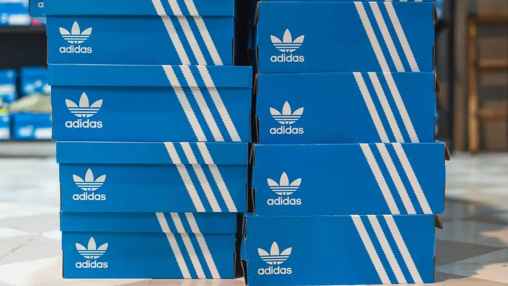 Cajas de zapatillas de Adidas