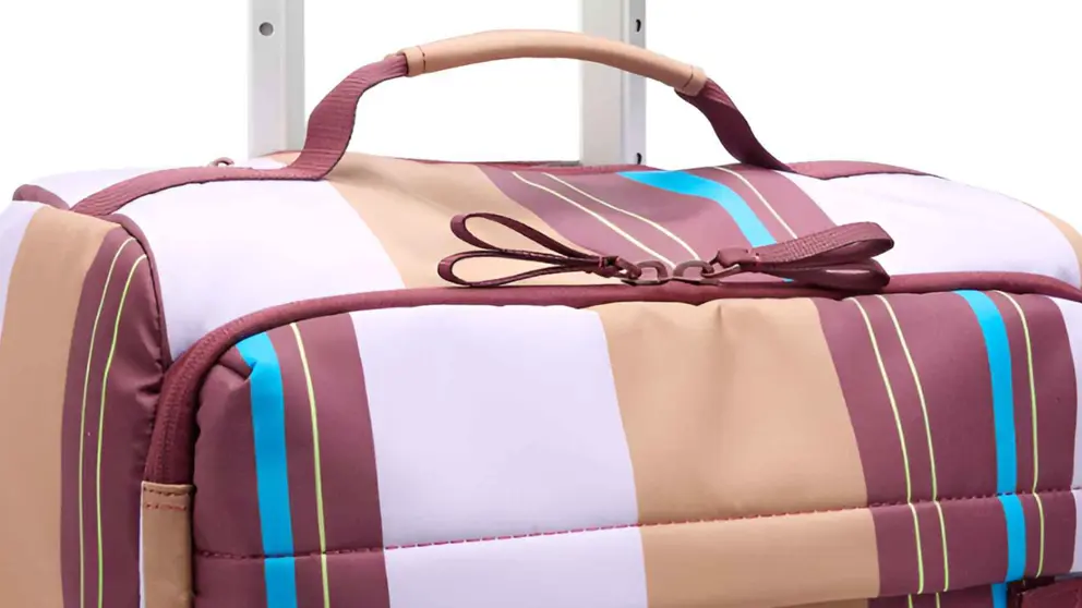 Maleta de cabina blanda con capacidad de 32 L de Parfois en El Corte Ingl&eacute;s