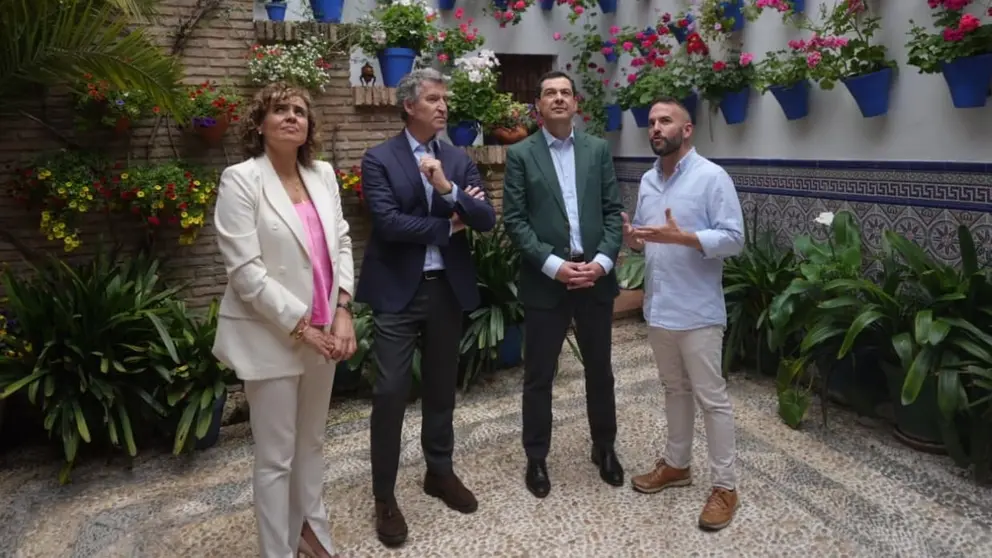 Juanma Moreno, junto a Alberto N&uacute;&ntilde;ez Feij&oacute;&oacute;, recientemente en C&oacute;rdoba
