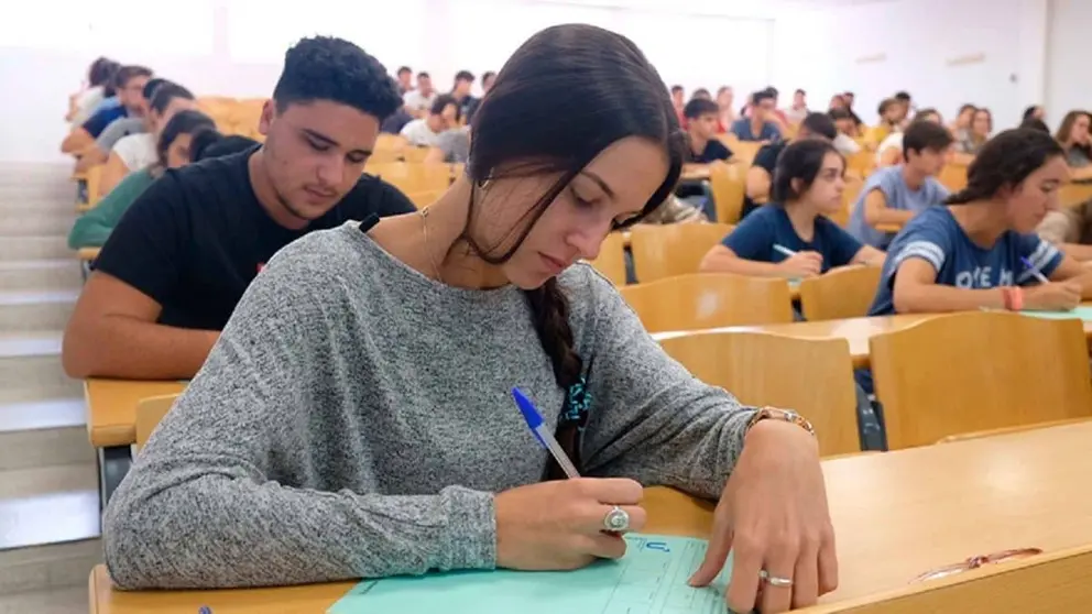 Los universitarios se ver&aacute;n beneficiados por las medidas de la Junta de Andaluc&iacute;a