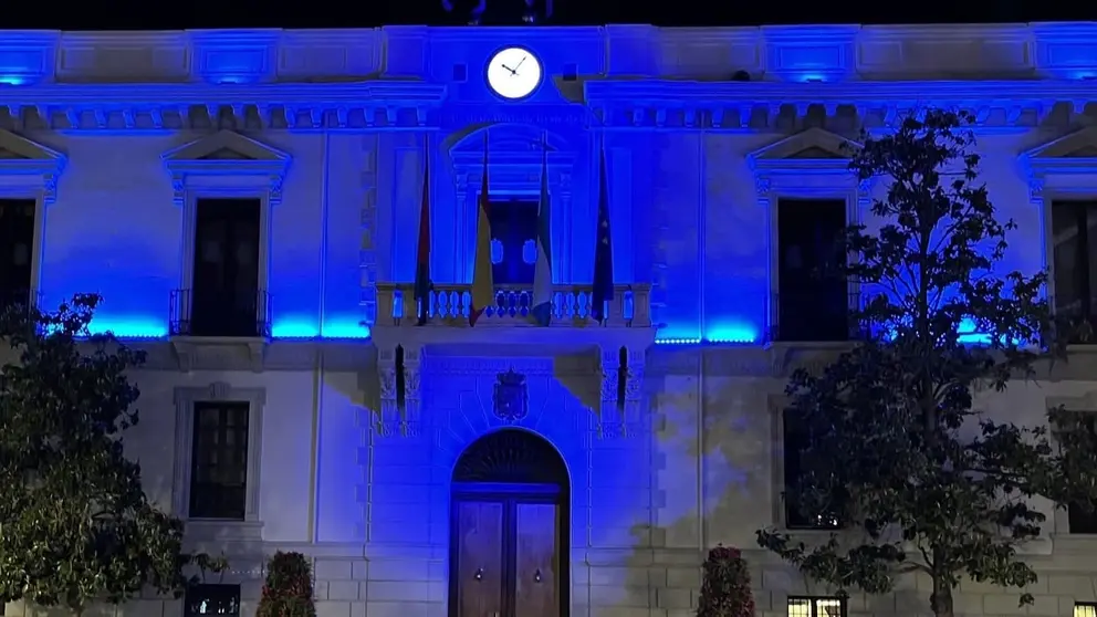 El Ayuntamiento de Granada, iluminado de azul por el D&iacute;a de Europa