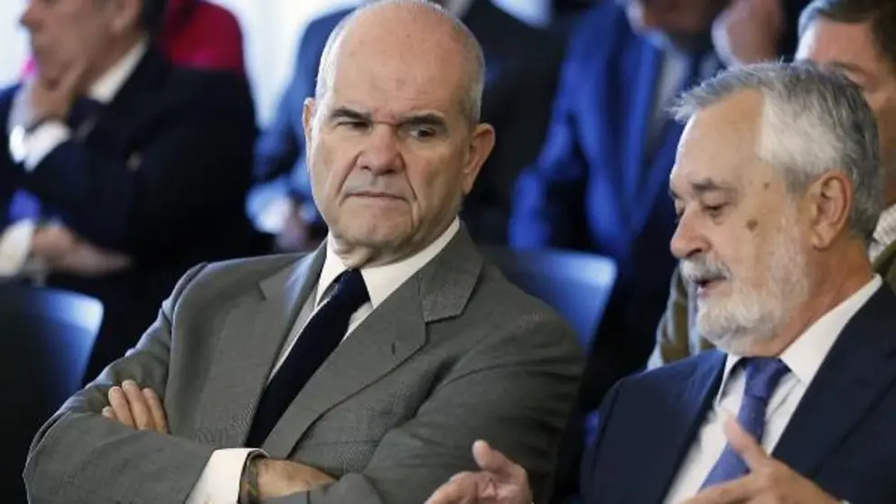 Manuel Chaves, junto a Jos&eacute; Antonio Gri&ntilde;&aacute;n, en una imagen de archivo