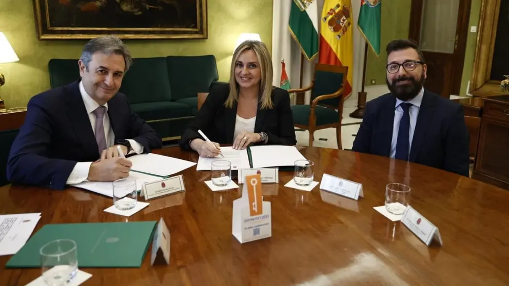 Firma del convenio entre el Ayuntamiento de Granada y Endesa