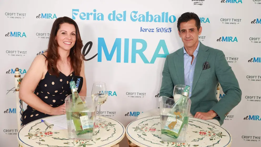 Estefan&iacute;a Jaime y V&iacute;ctor Janeiro en la caseta de El MIRA | Cristo Garc&iacute;a