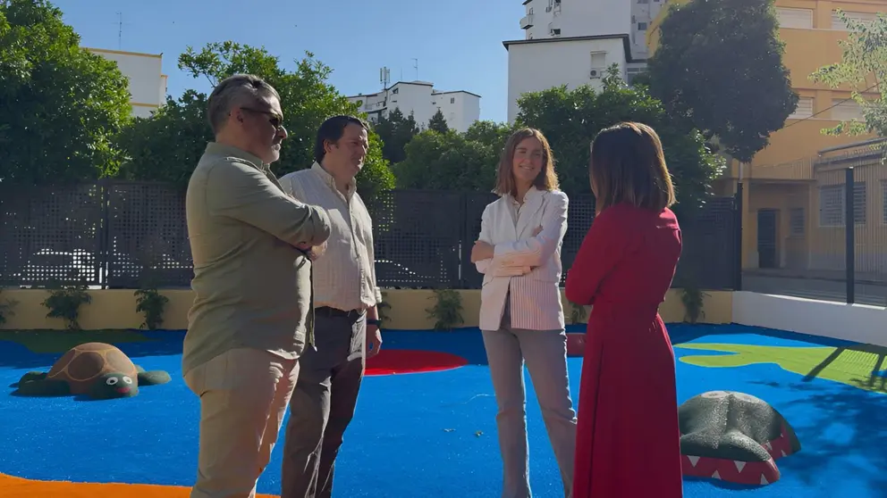 Visita institucional al patio del CEIP An&iacute;bal Gonz&aacute;lez