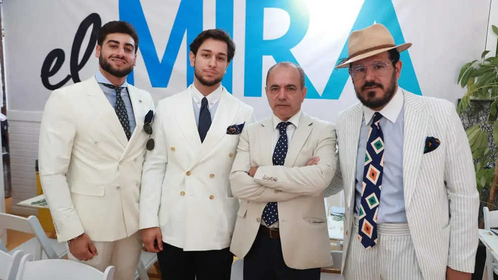 Los responsables de D' Manuel, en la caseta de El MIRA | Cristo Garc&iacute;a