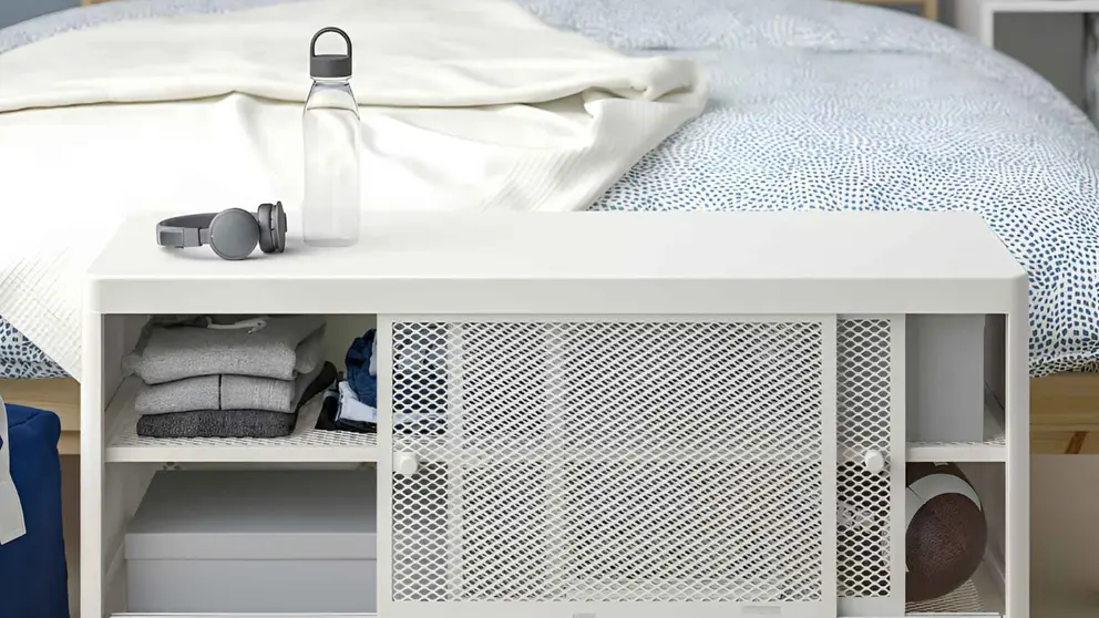 Banco zapatero con puerta corredera de la serie MACKAP&Auml;R de Ikea