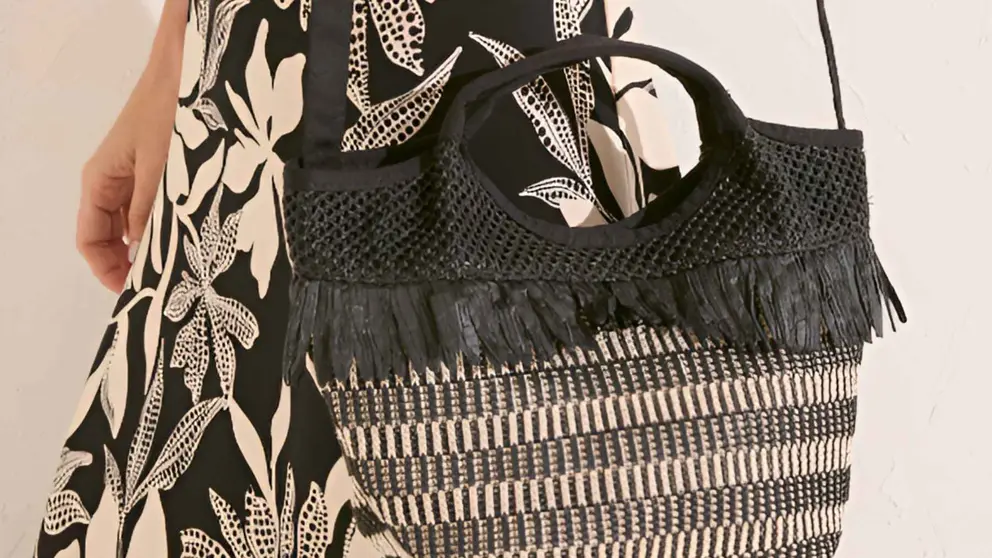 Bolso mediano rafia flecos negro de Women'secret