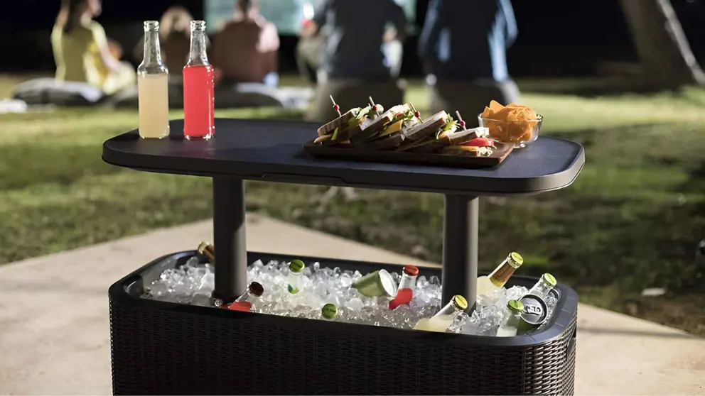 Mesa nevera para exterior Keter Bevy Bar de Amazon
