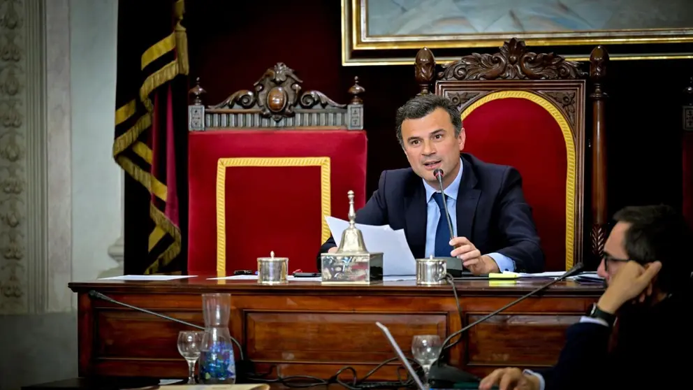 El alcalde de C&aacute;diz, Bruno Garc&iacute;a, durante la celebraci&oacute;n del pleno extraordinario
