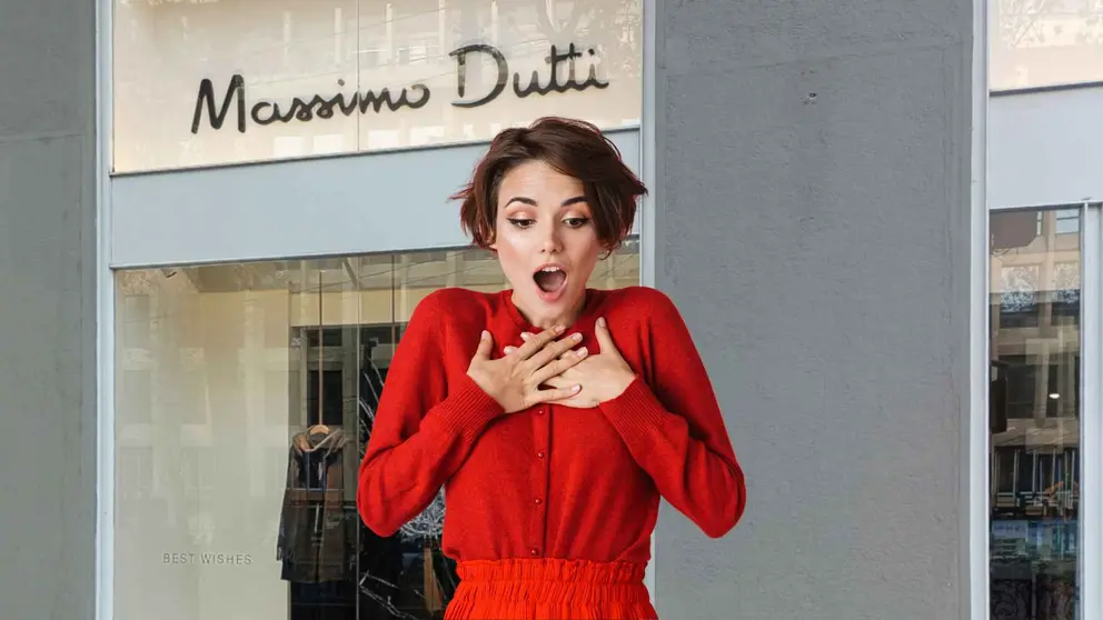 Una mujer a la moda con ropa de Massimo Dutti
