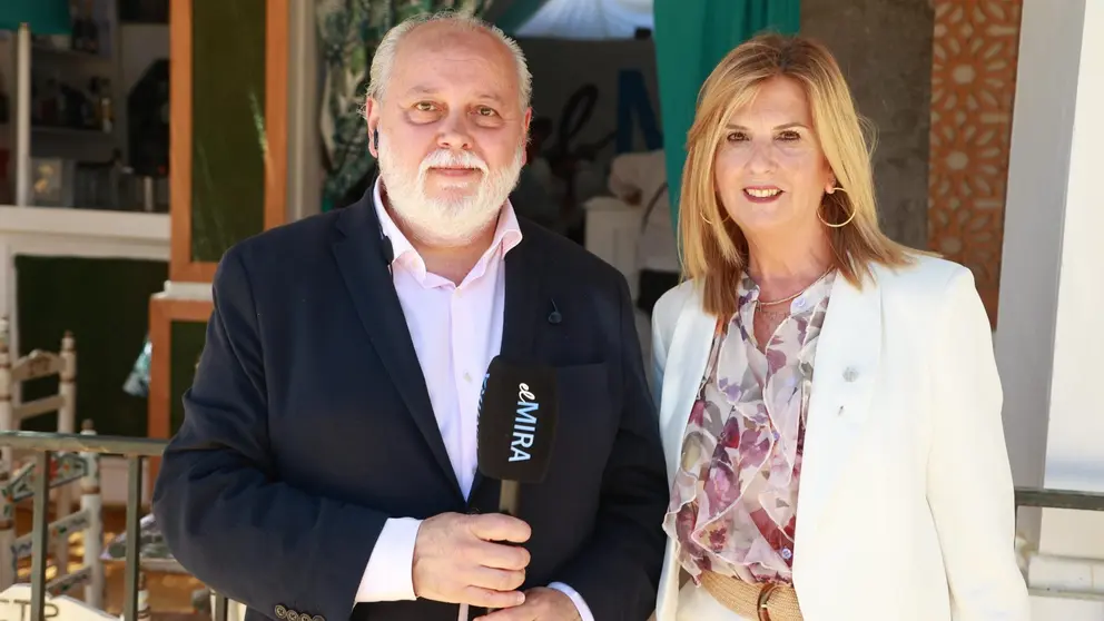 Noem&iacute; Lillo y Jos&eacute; Blas Moreno frente a la caseta de El MIRA | Cristo Garc&iacute;a