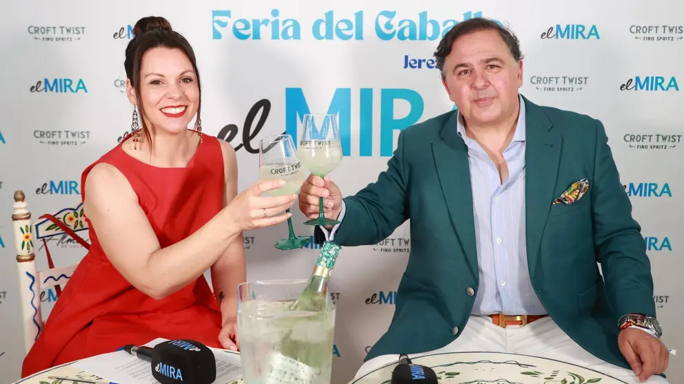 Jaime Fern&aacute;ndez junto a Estefan&iacute;a Jaime en la caseta de El MIRA | Cristo Garc&iacute;a