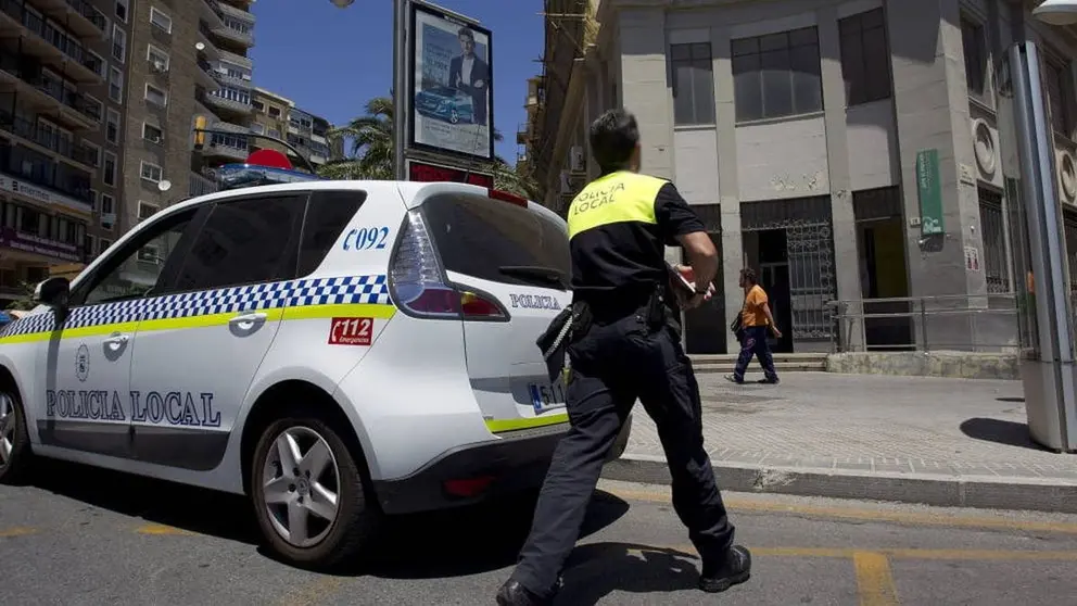 Un Polic&iacute;a Local de C&aacute;diz, en una imagen de archivo