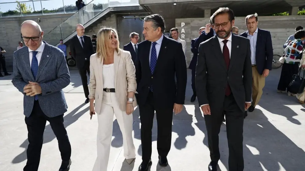 El consejero Antonio Sanz, junto a la alcaldesa de Granada Marifr&aacute;n Carazo (1)