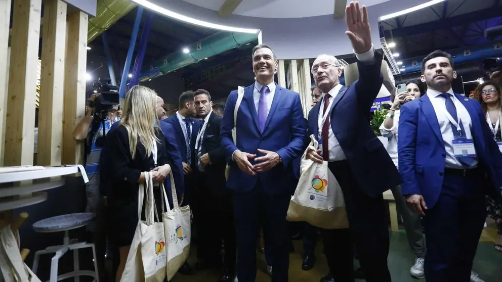 Pedro S&aacute;nchez, en una imagen de archivo junto a Francisco de la Torre, alcalde de M&aacute;laga
