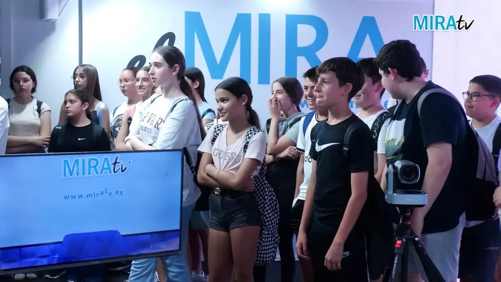 Alumnos del IES La Campi&ntilde;a de Guadalcac&iacute;n durante su visita a El MIRA