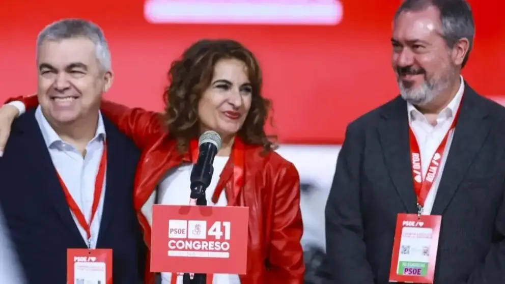 Montero, junto a Santos Cerd&aacute;n y Juan Espadas, en una imagen de archivo