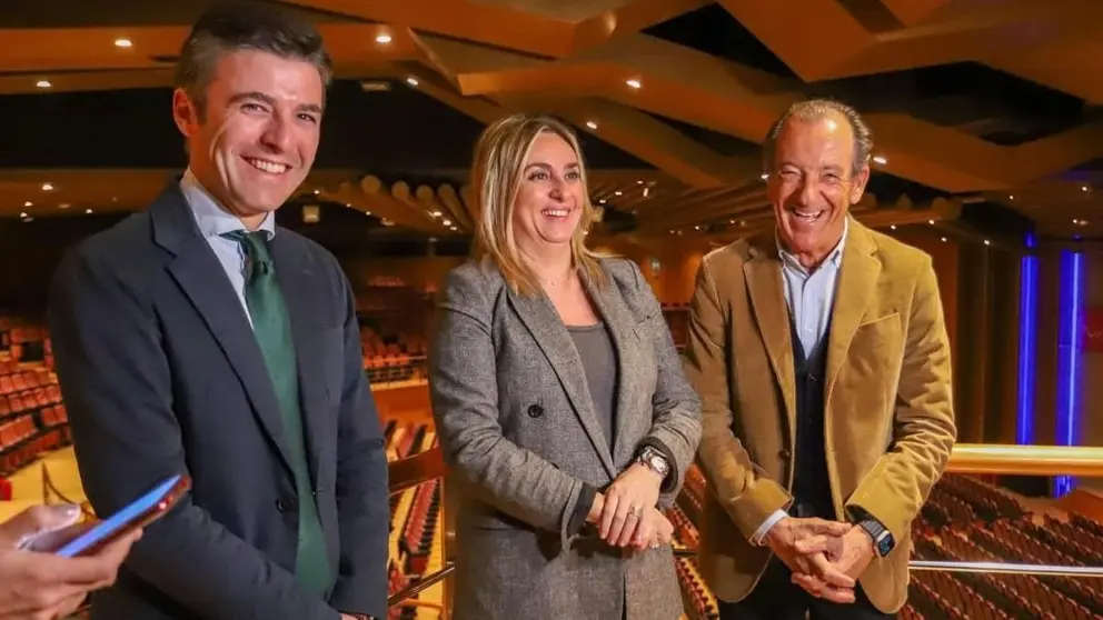 La alcaldesa de Granada, Marifr&aacute;n Carazo, en el centro de la imagen (5)