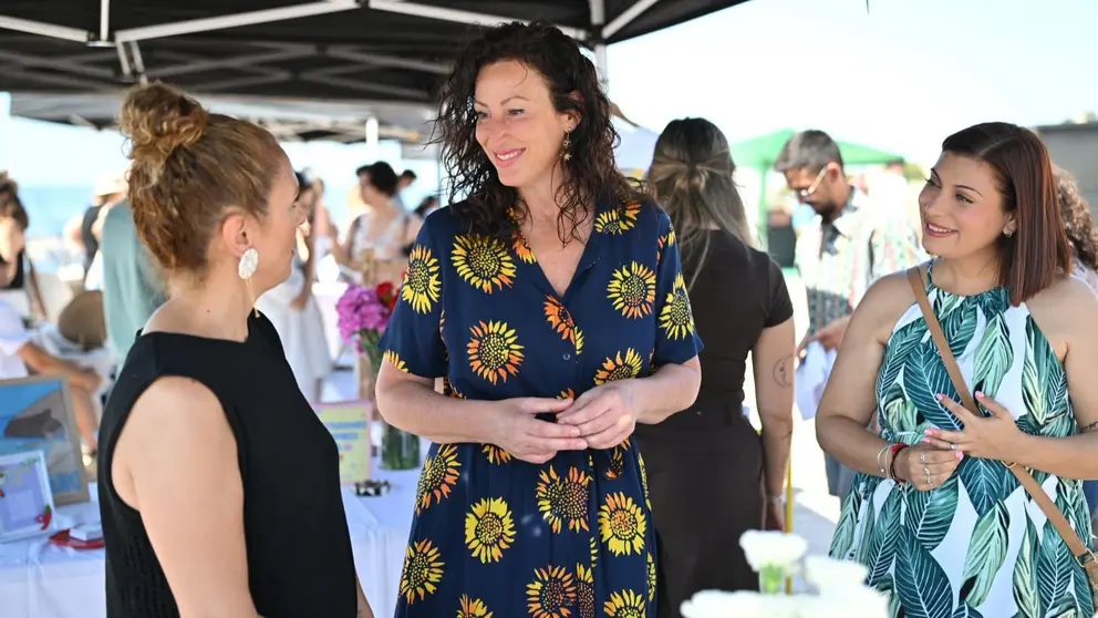 La alcaldesa de Almer&iacute;a, Mar&iacute;a del Mar V&aacute;zquez, durante su visita a Sunny Market