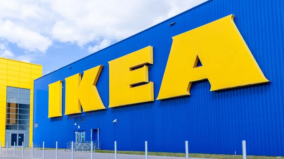 Tienda IKEA vista desde el parking