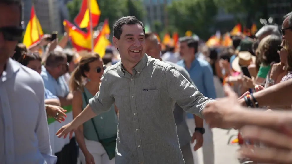 Juanma Moreno, durante la concentraci&oacute;n de Madrid