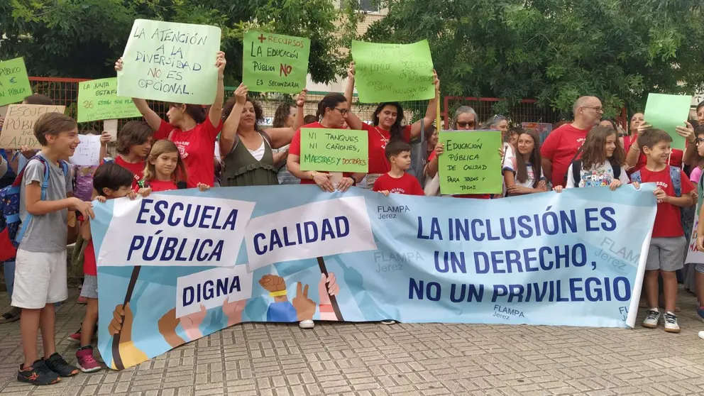 Protesta en el CEIP La Uni&oacute;n