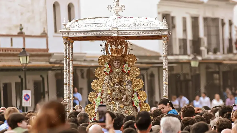 La procesi&oacute;n de la Virgen del Roc&iacute;o ha vuelto a desatar pasiones