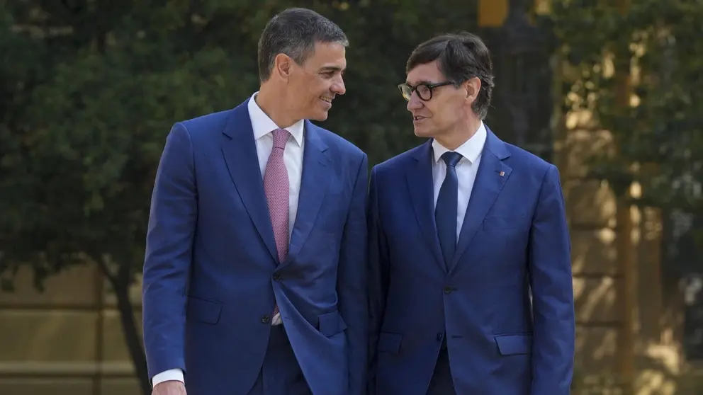 Pedro S&aacute;nchez, junto al presidente de la Generalitat Salvador Illa (2)