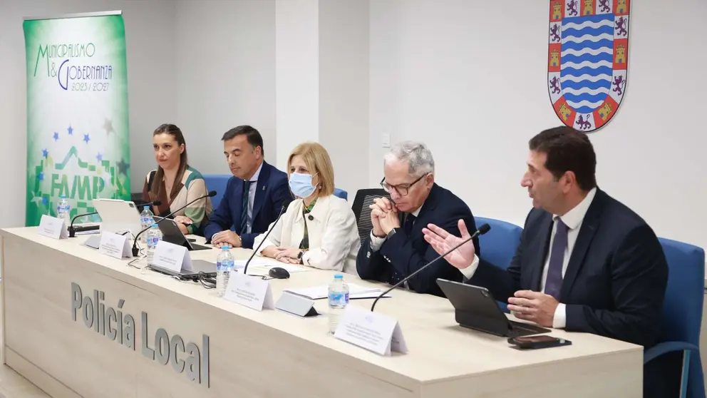 Garc&iacute;a-Pelayo en la Jefatura de la Polic&iacute;a Local de Jerez | Cristo Garc&iacute;a