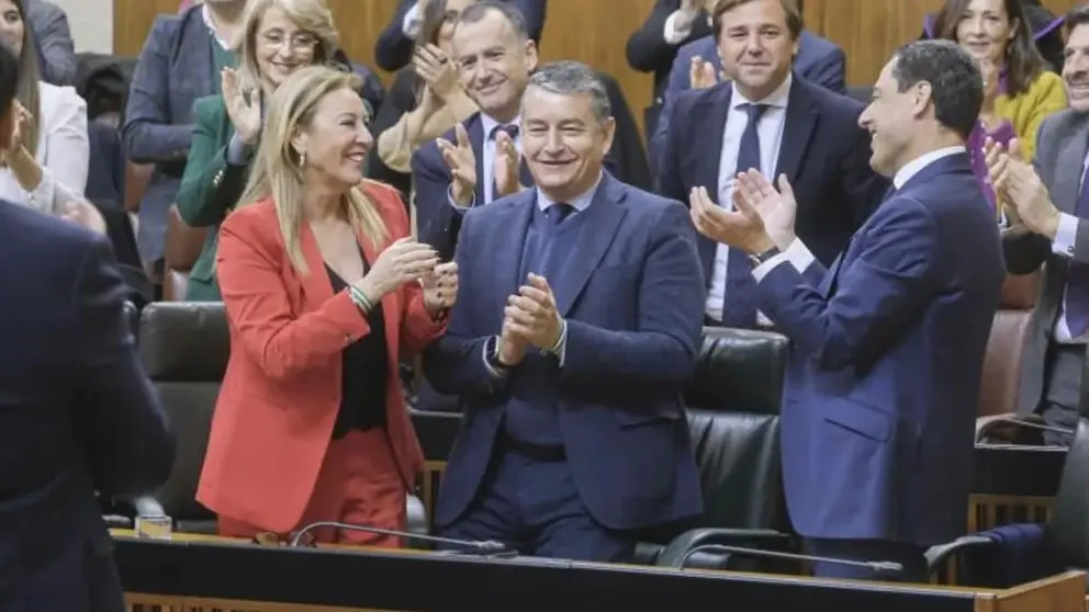 Juanma Moreno, junto a Antonio Sanz y Caroina Espa&ntilde;a