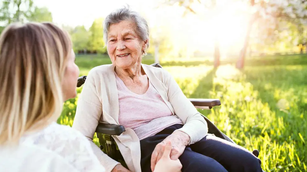 Una usuaria en un centro de d&iacute;a