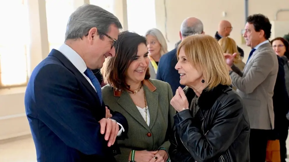 Mar&iacute;a Jos&eacute; Garc&iacute;a-Pelayo, junto a los consejeros Jorge Paradela y Roc&iacute;o Blanco