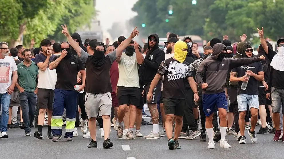 Los trabajadores han cortado los principales accesos a C&aacute;diz