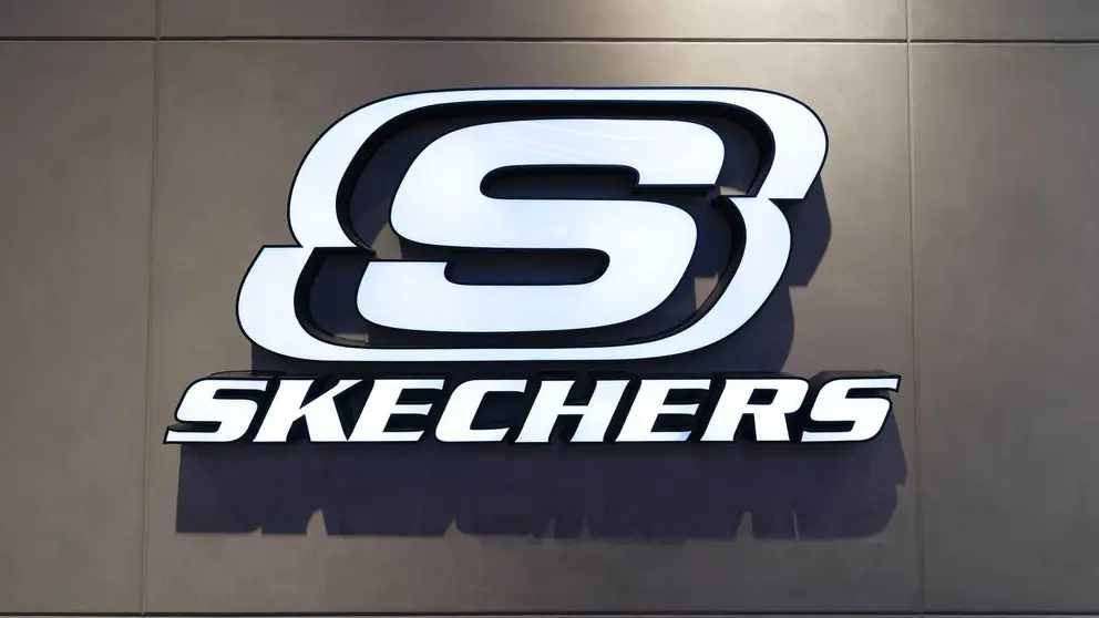 Cartel en relieve de Skechers