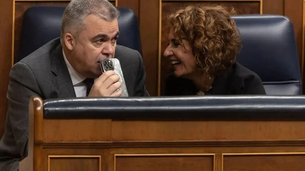 Mar&iacute;a Jes&uacute;s Montero, en una imagen de archivo con Santos Cerd&aacute;n