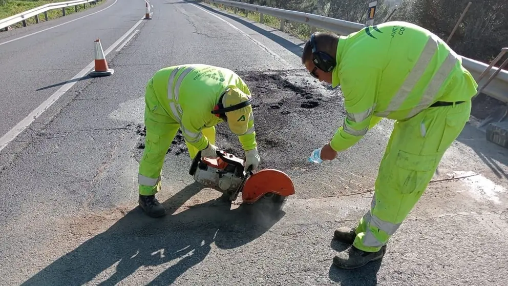 Obras en una carretera de Andaluc&iacute;a