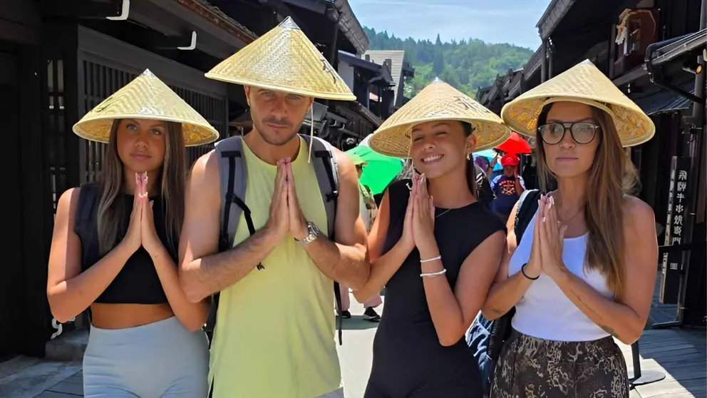 Joaqu&iacute;n S&aacute;nchez junto a Susana Saborido y sus hijas en Jap&oacute;n | @joaquinarte