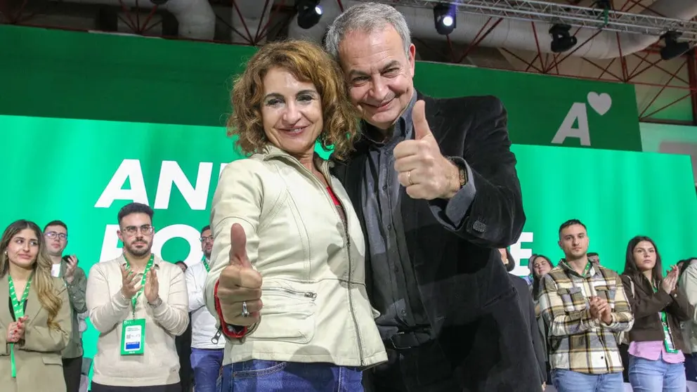 Mar&iacute;a Jes&uacute;s Montero, junto a Jos&eacute; Luis Rodr&iacute;guez Zapatero, en una imagen de archivo